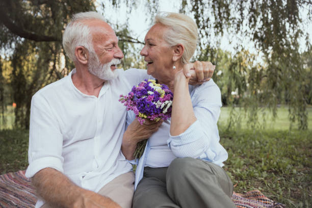 Comment l&rsquo;agence matrimoniale pour seniors peut-elle aider les seniors dans le monde des rencontres modernes?